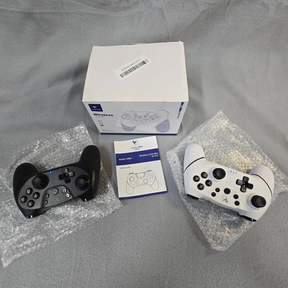Acegamer SW02 Wireless Controller for Nintendo Switch Black and White Set 2pk